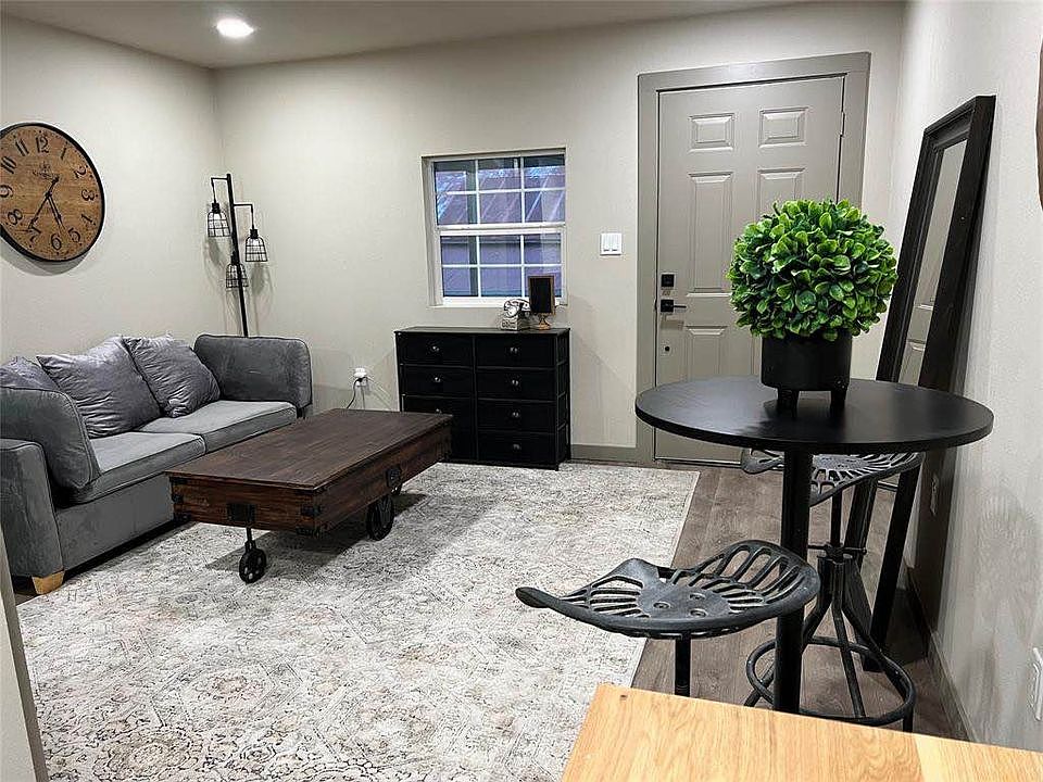 1st image of 105 W Clark St #8