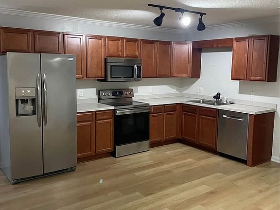3rd image of 605 Granite Ct