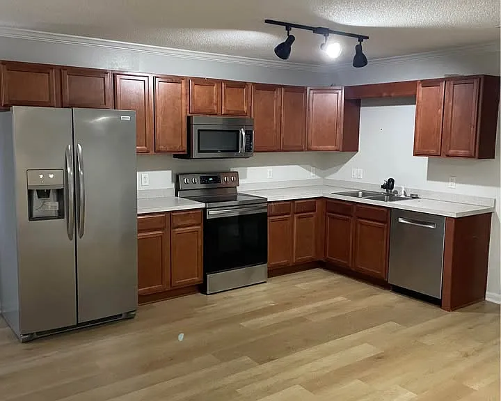 605 Granite Ct — Photo 3