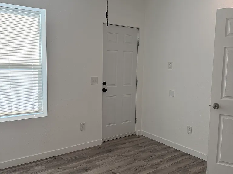 13950 Hesperia Rd #3B — Photo 7