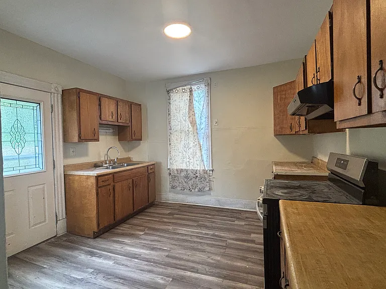 859 Lincoln Ave — Photo 8
