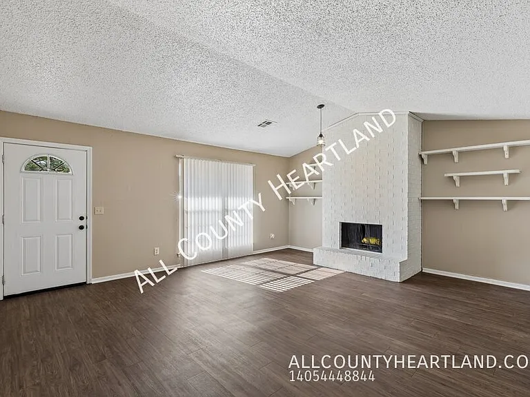 119 Woodman Dr — Photo 3