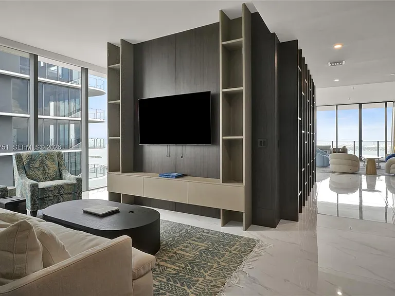 700 NE 24th St #Penthouse 5801 — Photo 13