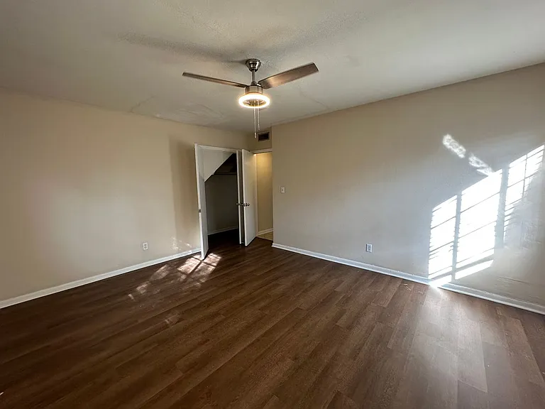 3018 Oak St — Photo 16