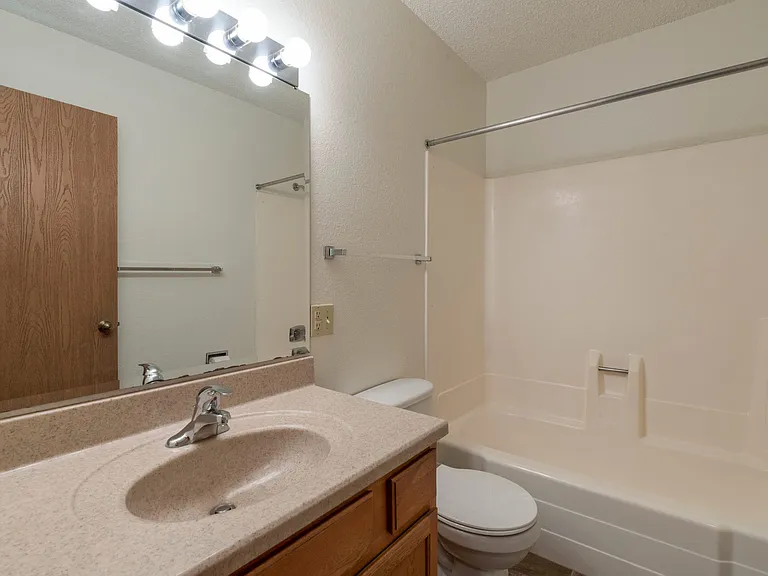 Belmont Apartments — Photo 11