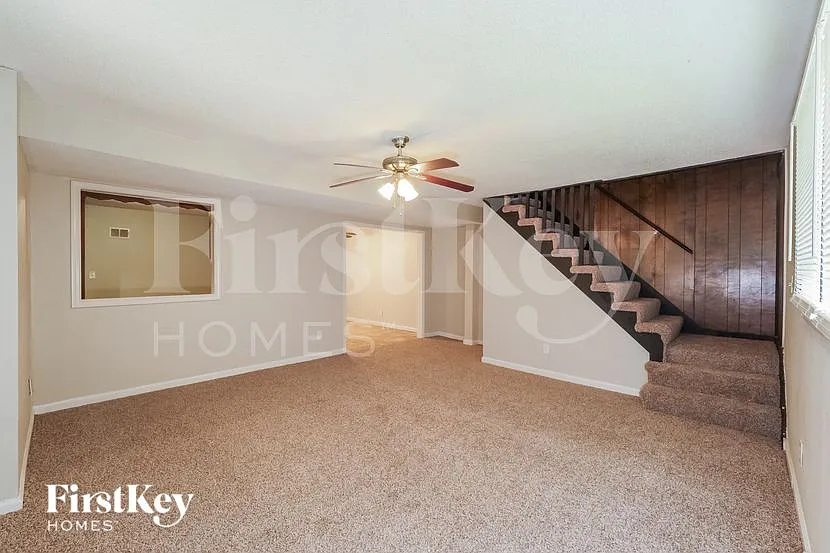5 bed, 3.0 bath, 1801 sqft, $2,470 — Photo 3