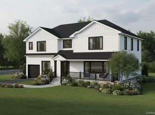 2 Lee Pl, Old Bethpage, NY 11804