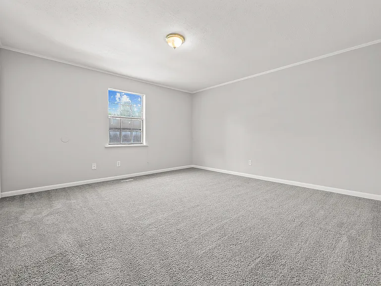 1791 Lee Ave — Photo 11