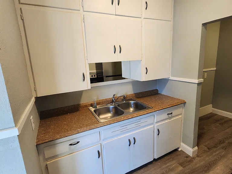 1201 N Broadway #2 — Photo 3