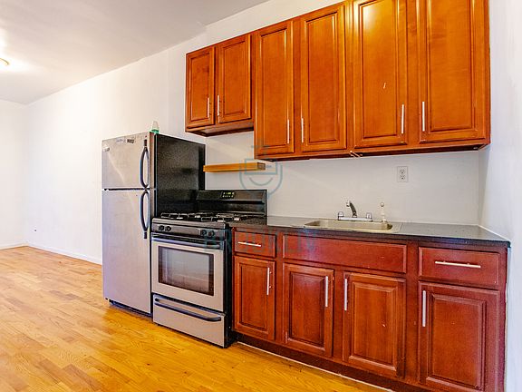 2nd image of 319 Jefferson St #4A