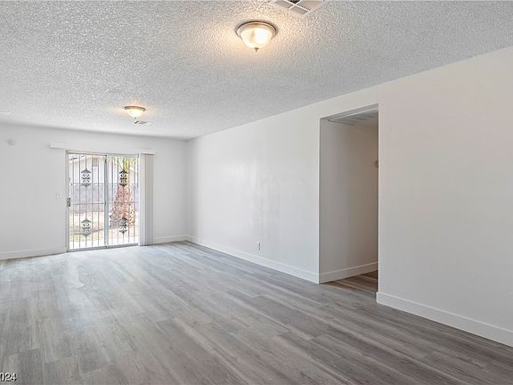 5th image of 205 Samantha St