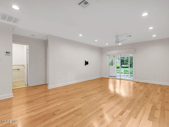 5th image of 10 Medford Court