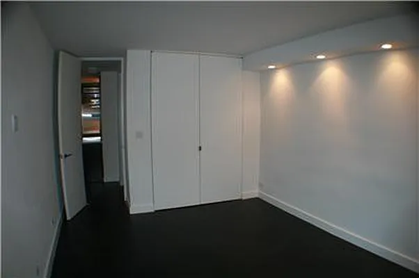 Sold by Manhattan Residential Group | media 8