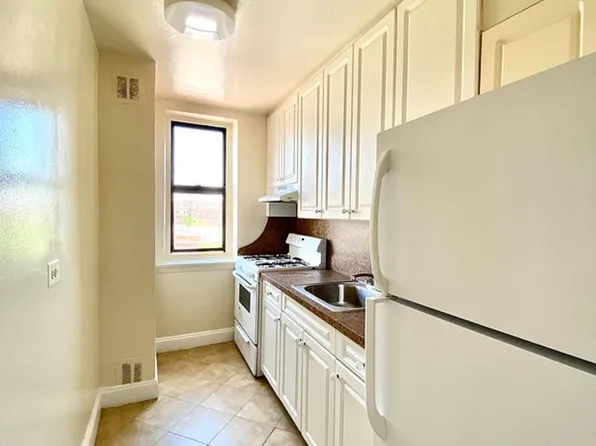 8635 21st Ave APT 7D, Brooklyn, NY 11214