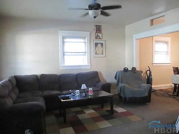 4th image of 111 N Broadway St