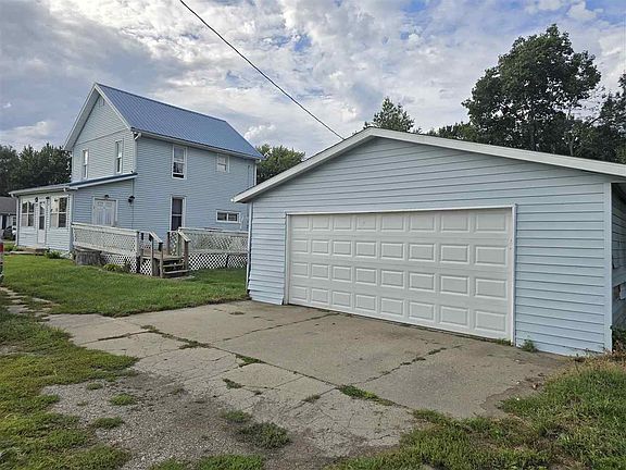 2nd image of 600 E Division St