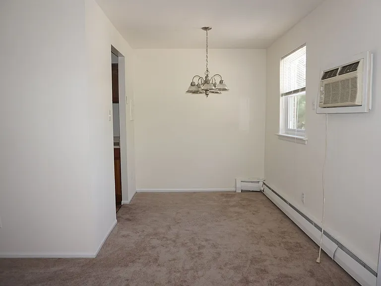 Ridgeway Court Apartments — Photo 14