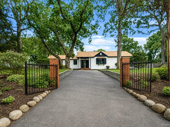 68 Oakdale Avenue, Selden, NY 11784