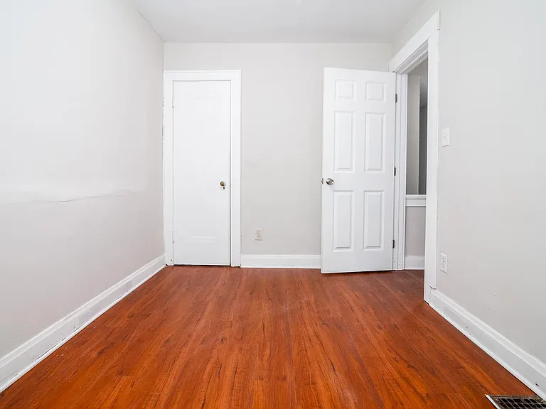 1159 Linwood Ave — Photo 7