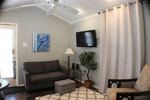 1 bed, 450 sqft, $1,000 — Photo 2