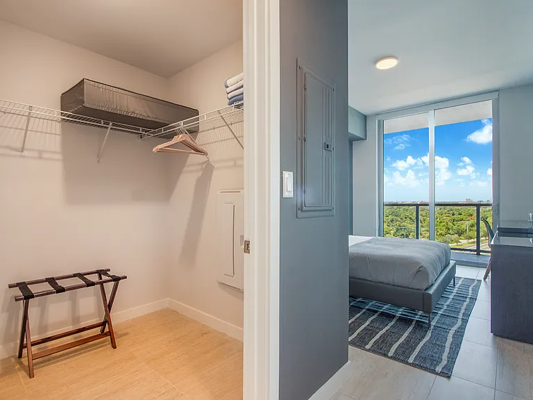 3900 Biscayne Blvd #811 — Photo 3