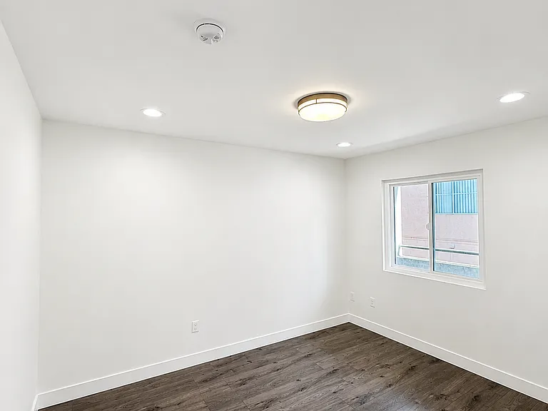 1943 Tamarind Ave #104 — Photo 4