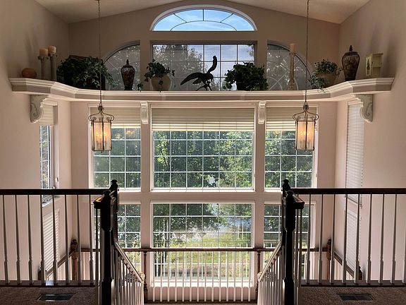 3rd image of 4932 Lake View Dr