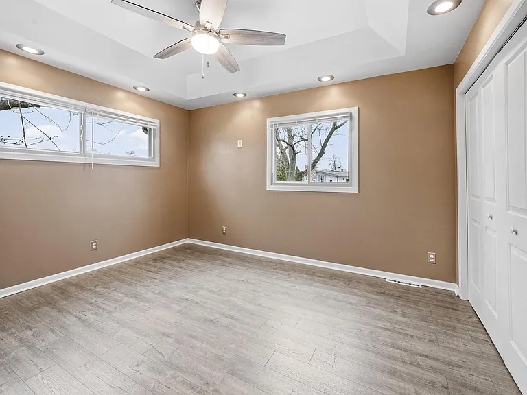 24955 Lakeland St — Photo 9