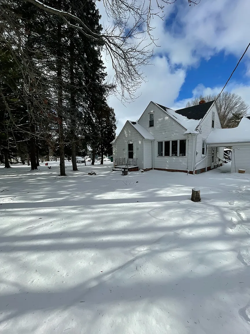 24777 Highland Rd photo 1