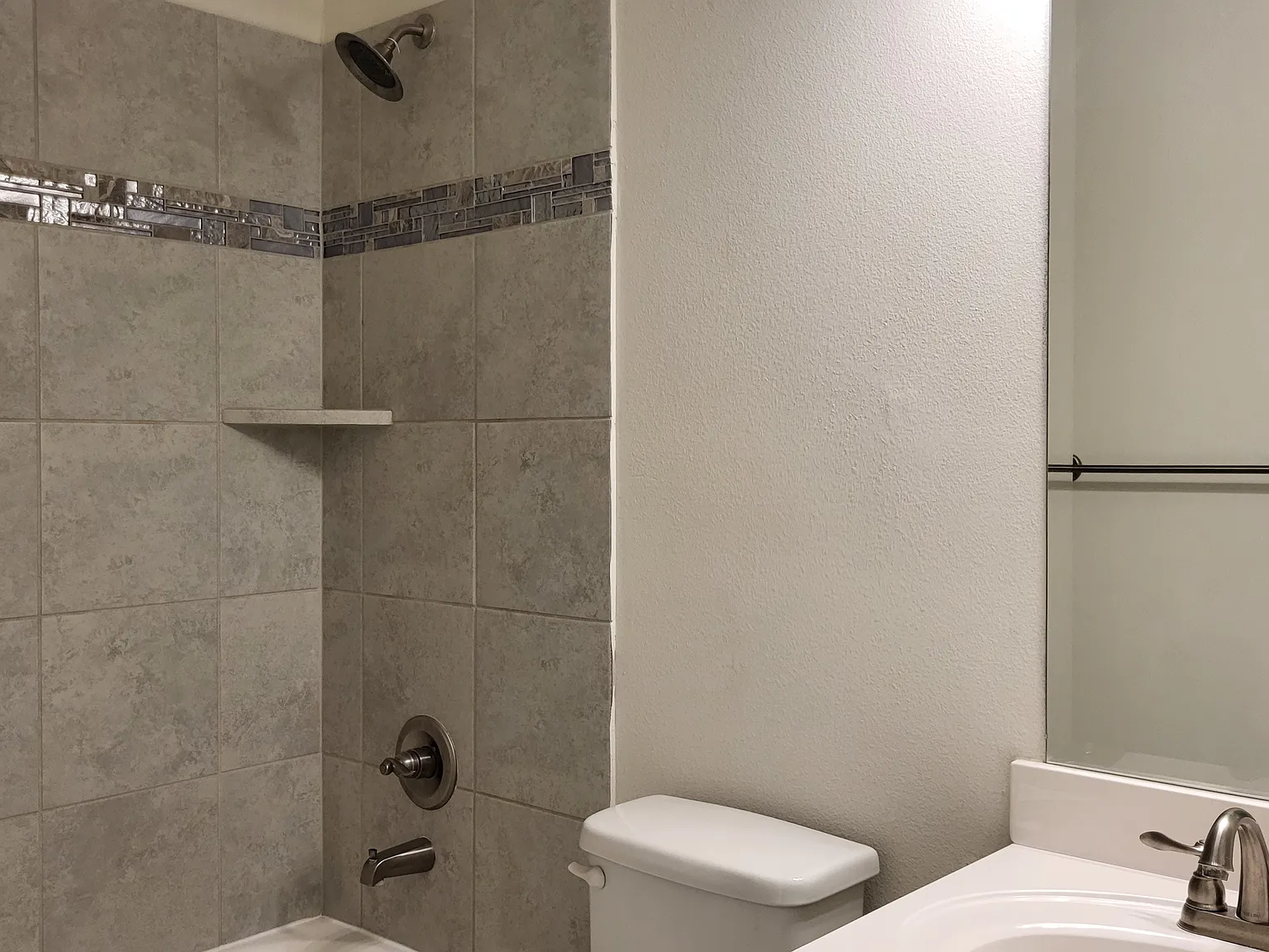 4 bed, 3.5 bath, 3820 sqft, $3,500 — Photo 3