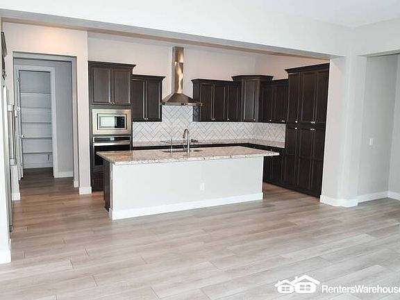 5th image of 222 E Aster Dr