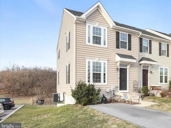 183 Ontario Dr, Falling Waters, WV 25419