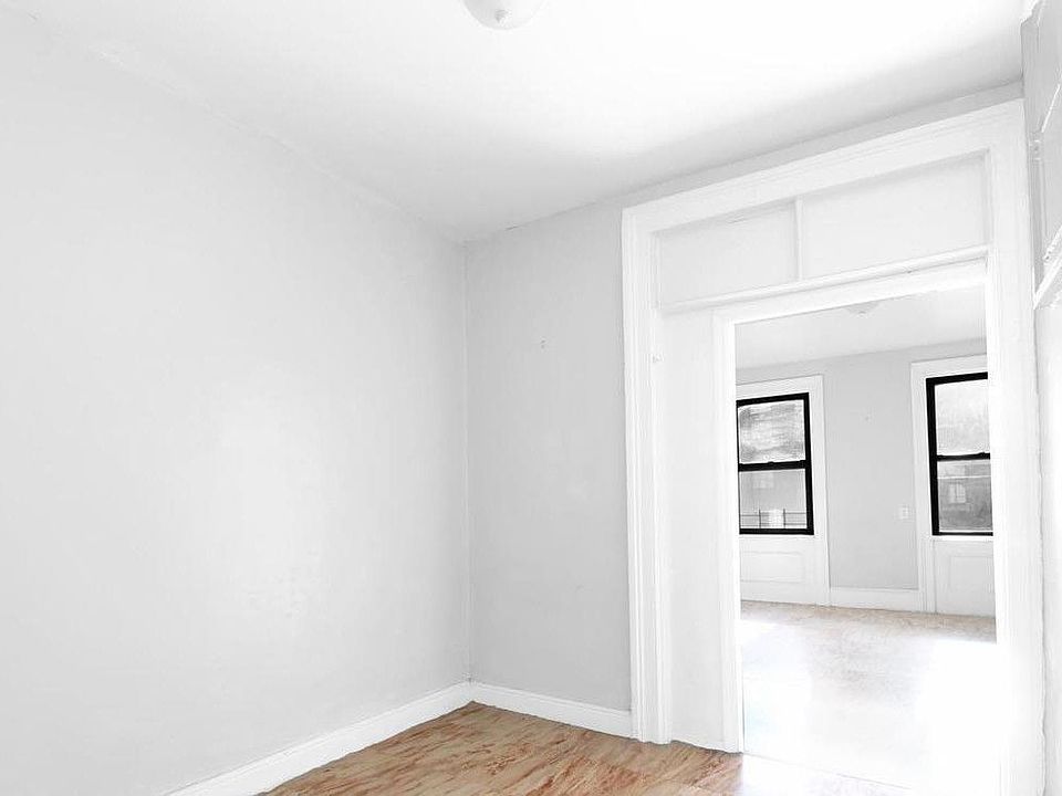 1st image of 211 Meserole St