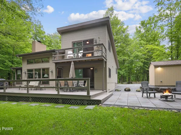18 Wildwood Ct W, Lake Ariel, PA 18436