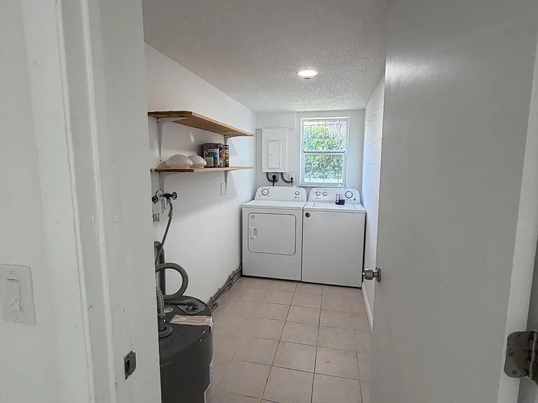 443 SE 13th Ct — Photo 8