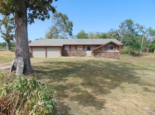 141 Robinhood Dr, Cassville, MO 65625