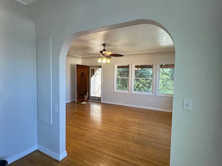 1257 N Van Ness Ave — Photo 29