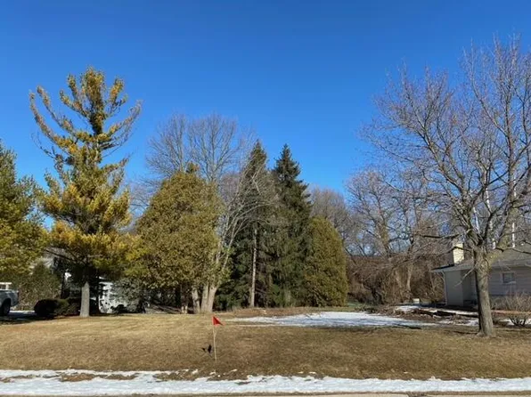 1200 W GLEN RIVER ROAD, Glendale, WI 53217