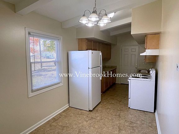 3rd image of 807 Brookfield Dr