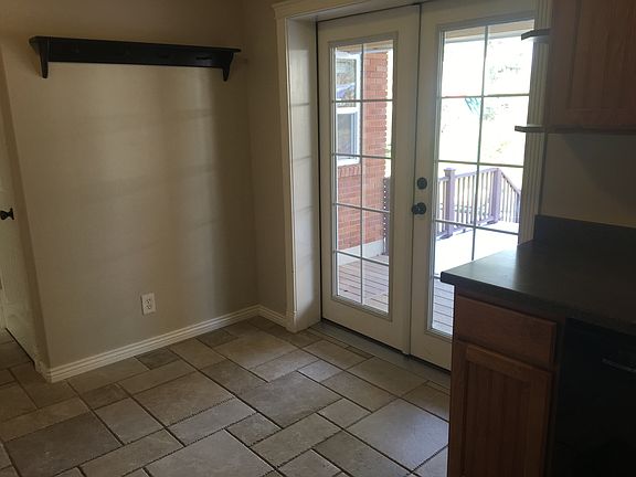 Kitchen dining area