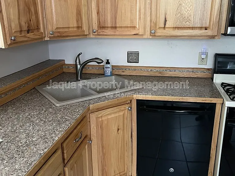 714 Garland Cir — Photo 4
