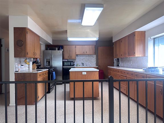 4th image of 114 Erie Ave