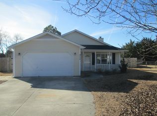 202 Joey Ct, Hubert, NC 28539