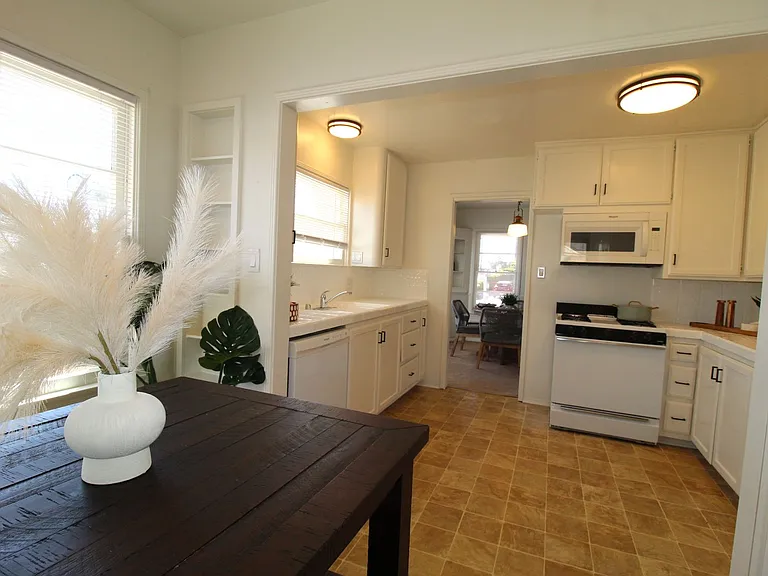 Charming Midtown Ventura Home- 3 Bedroom + 1.75 Bath — Photo 24