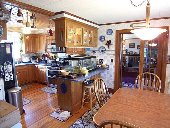 3rd image of 12 Laurel Dr