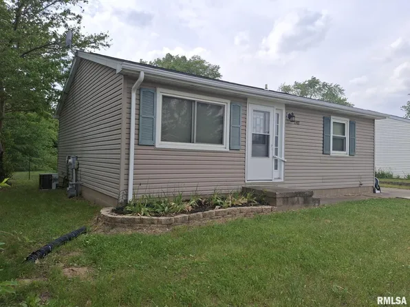 1907 Chicory Rd, Pekin, IL 61554