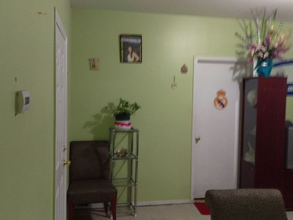 5th image of 911 Central Ave