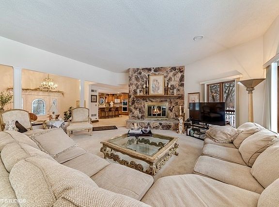 5th image of 3N040 Woodcreek Ln