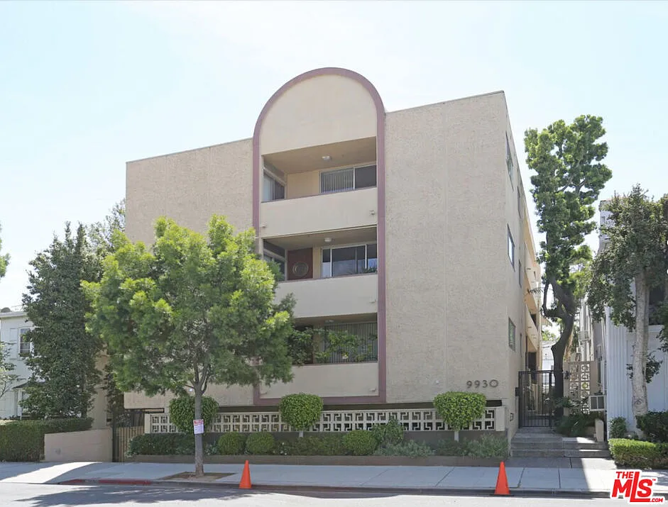 2 bed, 2.0 bath, 1300 sqft, $3,500 — Photo 4