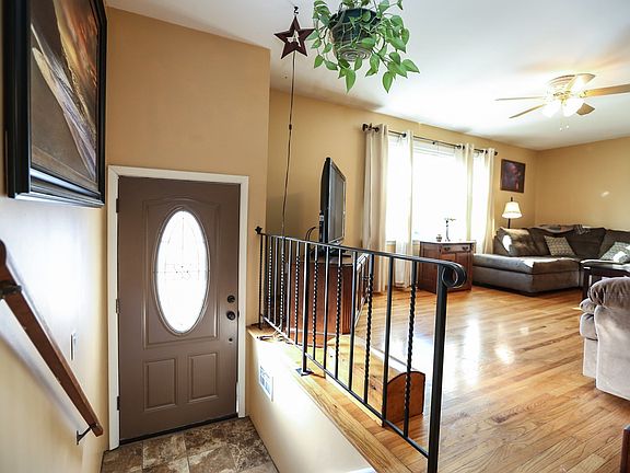 3rd image of 21 Spicewood Ln